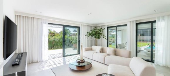 4 bedrooms Villa in Marbella, Spain No. 30859 22