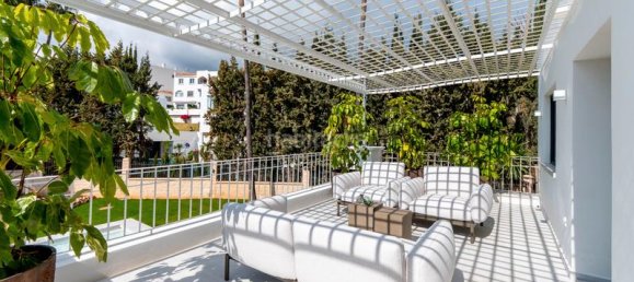 4 bedrooms Villa in Marbella, Spain No. 30859 10