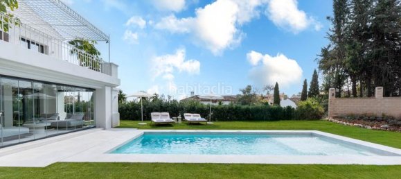 4 bedrooms Villa in Marbella, Spain No. 30859 7