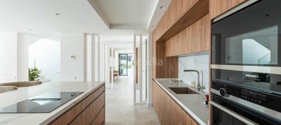 4 bedrooms Villa in Marbella, Spain No. 30859 16