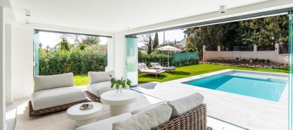 4 bedrooms Villa in Marbella, Spain No. 30859 8