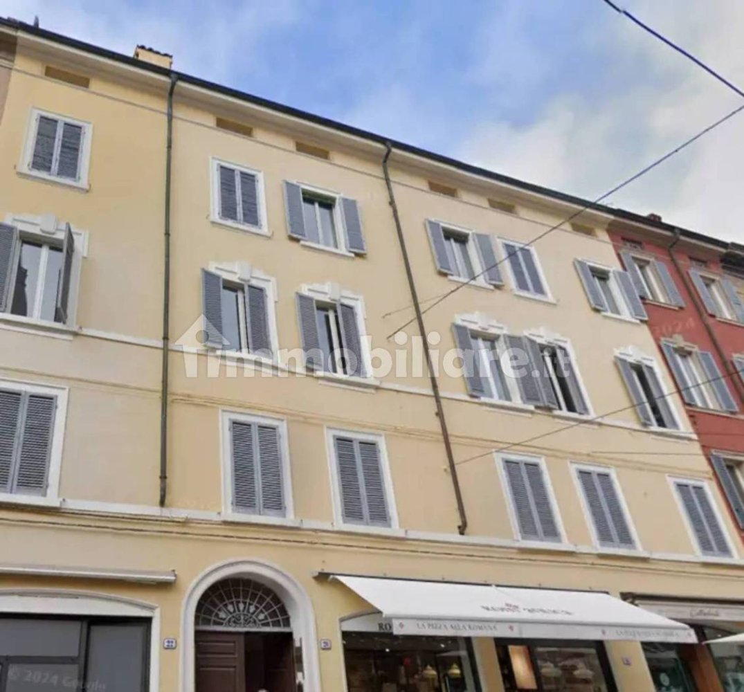 2 rooms Office in Modena, Italy No. 292151