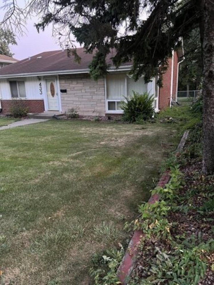 Casa de 3 dormitorios en Elmhurst, USA No. 241322