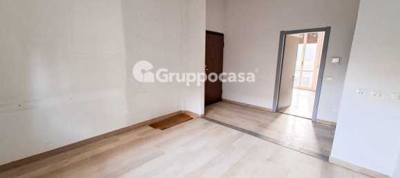 Apartamento de 2 dormitorios en Magenta, Italy No. 328089 2