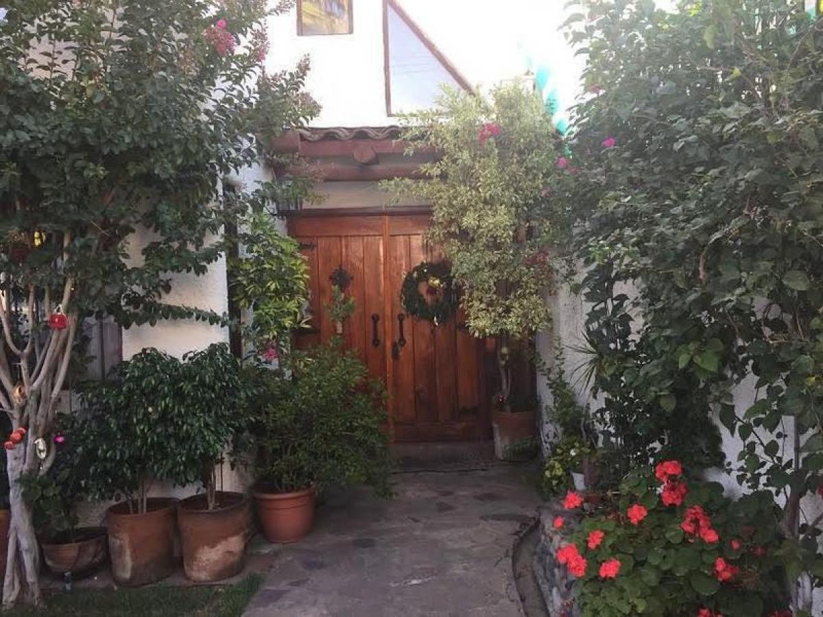 4 bedrooms House in Santiago, Chile No. 1915