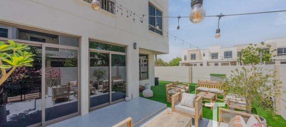 4 bedrooms Townhouse in Town Square, UAE No. 28599 3