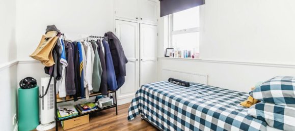 3 bedrooms House in Croydon, United Kingdom No. 7984 9