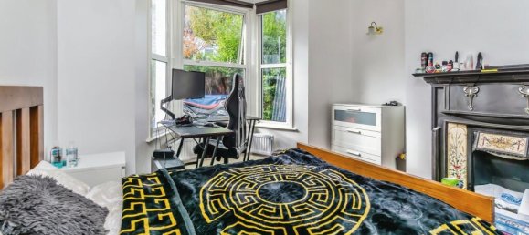 3 bedrooms House in Croydon, United Kingdom No. 7984 2