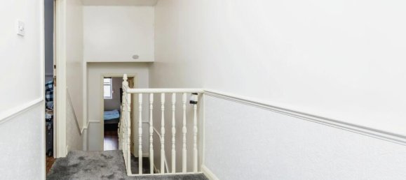 3 bedrooms House in Croydon, United Kingdom No. 7984 24