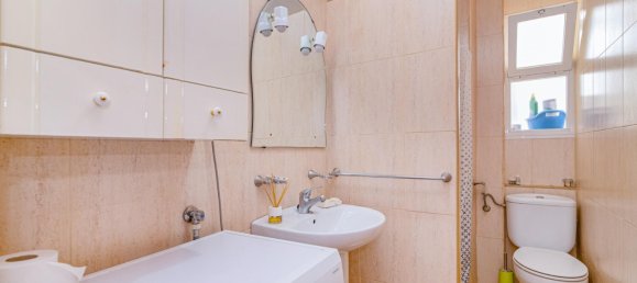 4 bedrooms Apartment in Granada, Spain No. 133605 4