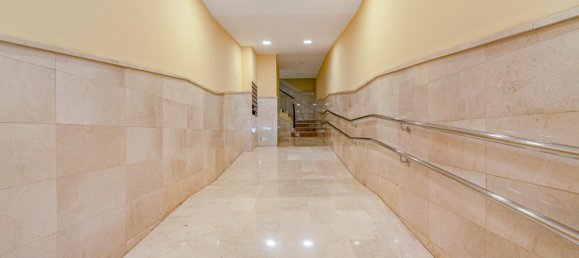 4 bedrooms Apartment in Granada, Spain No. 133605 26