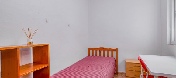 4 bedrooms Apartment in Granada, Spain No. 133605 20