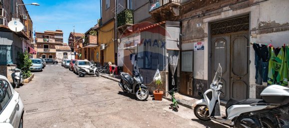 3 rooms Apartment in Catania, Italy No. 75675 3