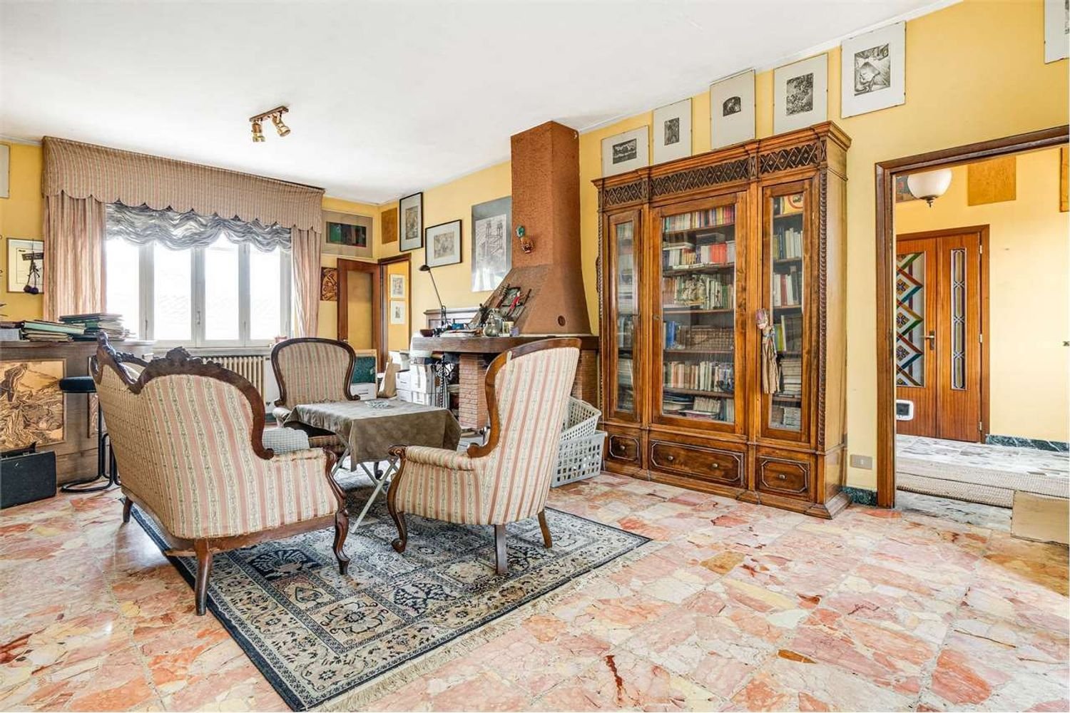 Villa de 8 habitaciónes en Castano Primo, Italy No. 260620