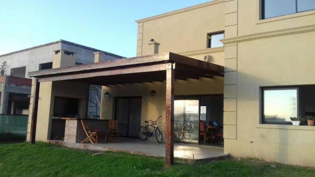 2 bedrooms House in Tigre, Argentina No. 83490