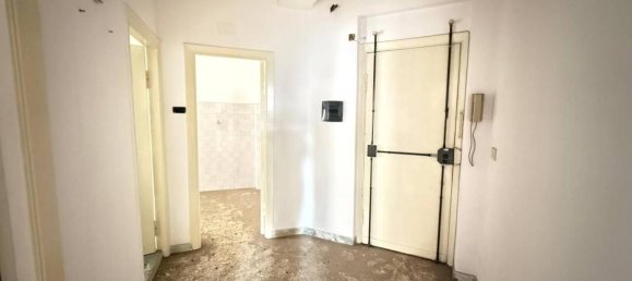 2 rooms Apartment in Rome, Italy No. 37040 3