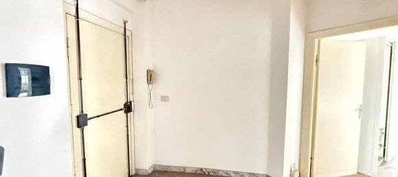 2 rooms Apartment in Rome, Italy No. 37040 4