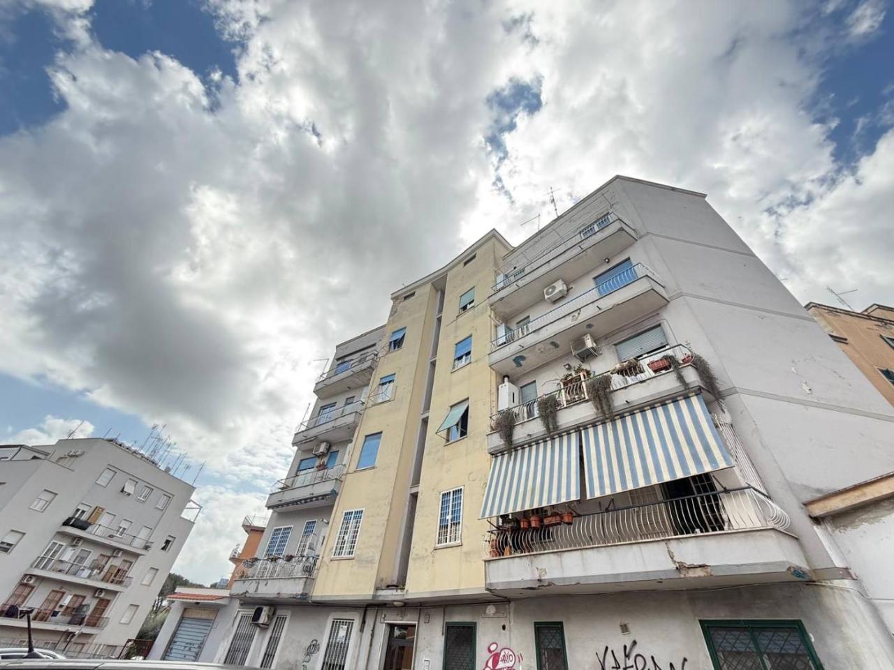 2 rooms Apartment in Rome, Italy No. 37040