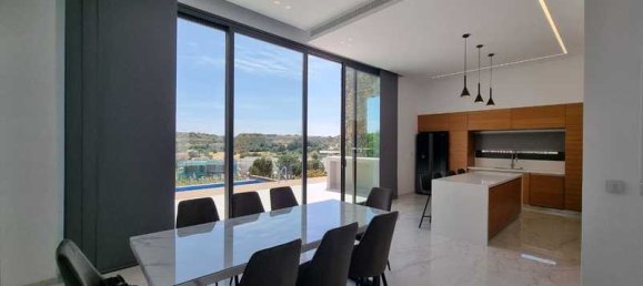 4 bedrooms Villa in Agios Tychonas, Cyprus No. 7391 2