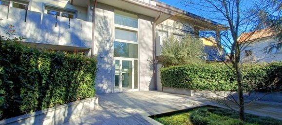 2غرفة شقة في Bovisio Masciago, Italy رقم 197214 60