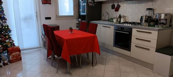 2غرفة شقة في Bovisio Masciago, Italy رقم 197214 6