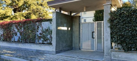 2غرفة شقة في Bovisio Masciago, Italy رقم 197214 64