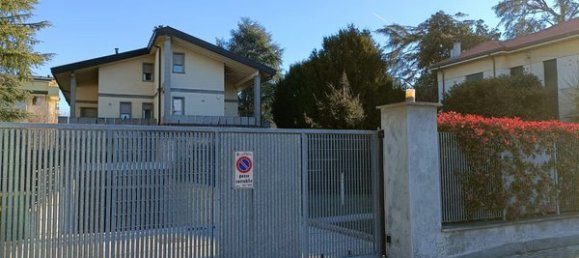 2غرفة شقة في Bovisio Masciago, Italy رقم 197214 65