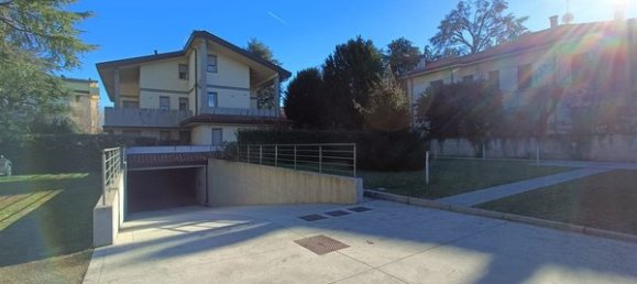 2غرفة شقة في Bovisio Masciago, Italy رقم 197214 15