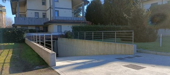 2غرفة شقة في Bovisio Masciago, Italy رقم 197214 54