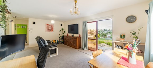 2 Schlafzimmer Haus in Whitby, New Zealand, Nr. 106 3