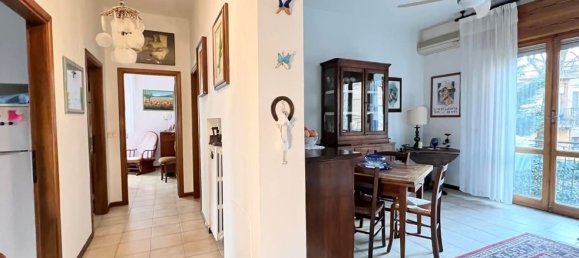 Apartamento de 4 dormitorios en Modena, Italy No. 327429 2