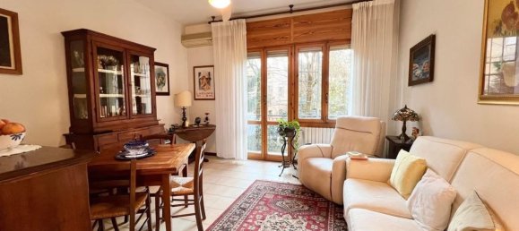 Apartamento de 4 dormitorios en Modena, Italy No. 327429 3