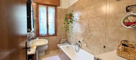 Apartamento de 4 dormitorios en Modena, Italy No. 327429 9