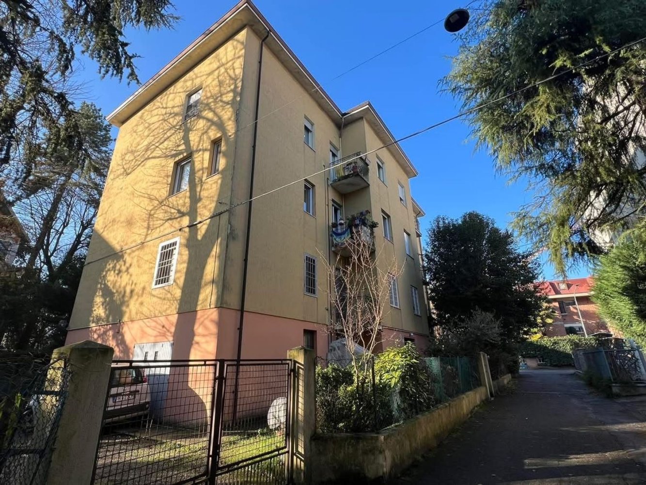 Apartamento de 4 dormitorios en Modena, Italy No. 327429