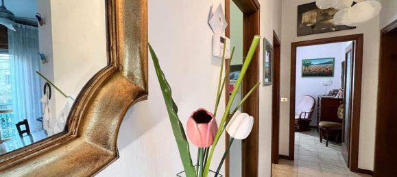 Apartamento de 4 dormitorios en Modena, Italy No. 327429 7