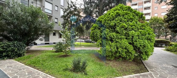 Квартира с 2 комнатами в Милан, Италия № 310619 2