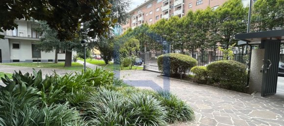 Квартира с 2 комнатами в Милан, Италия № 310619 3