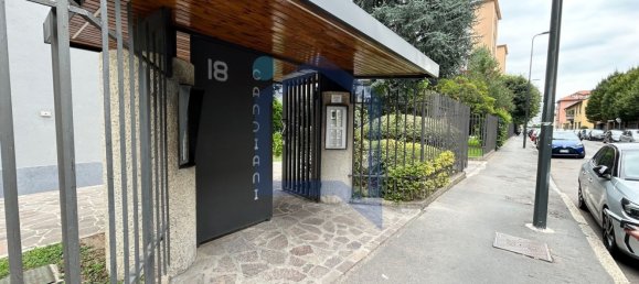 Квартира с 2 комнатами в Милан, Италия № 310619 7