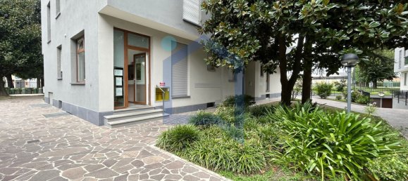 Квартира с 2 комнатами в Милан, Италия № 310619 4