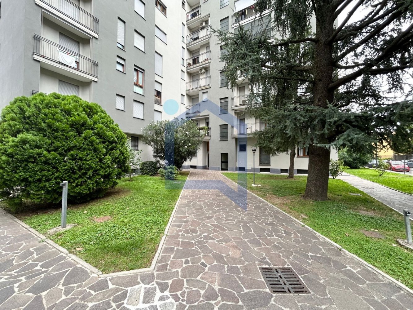 Квартира с 2 комнатами в Милан, Италия № 310619