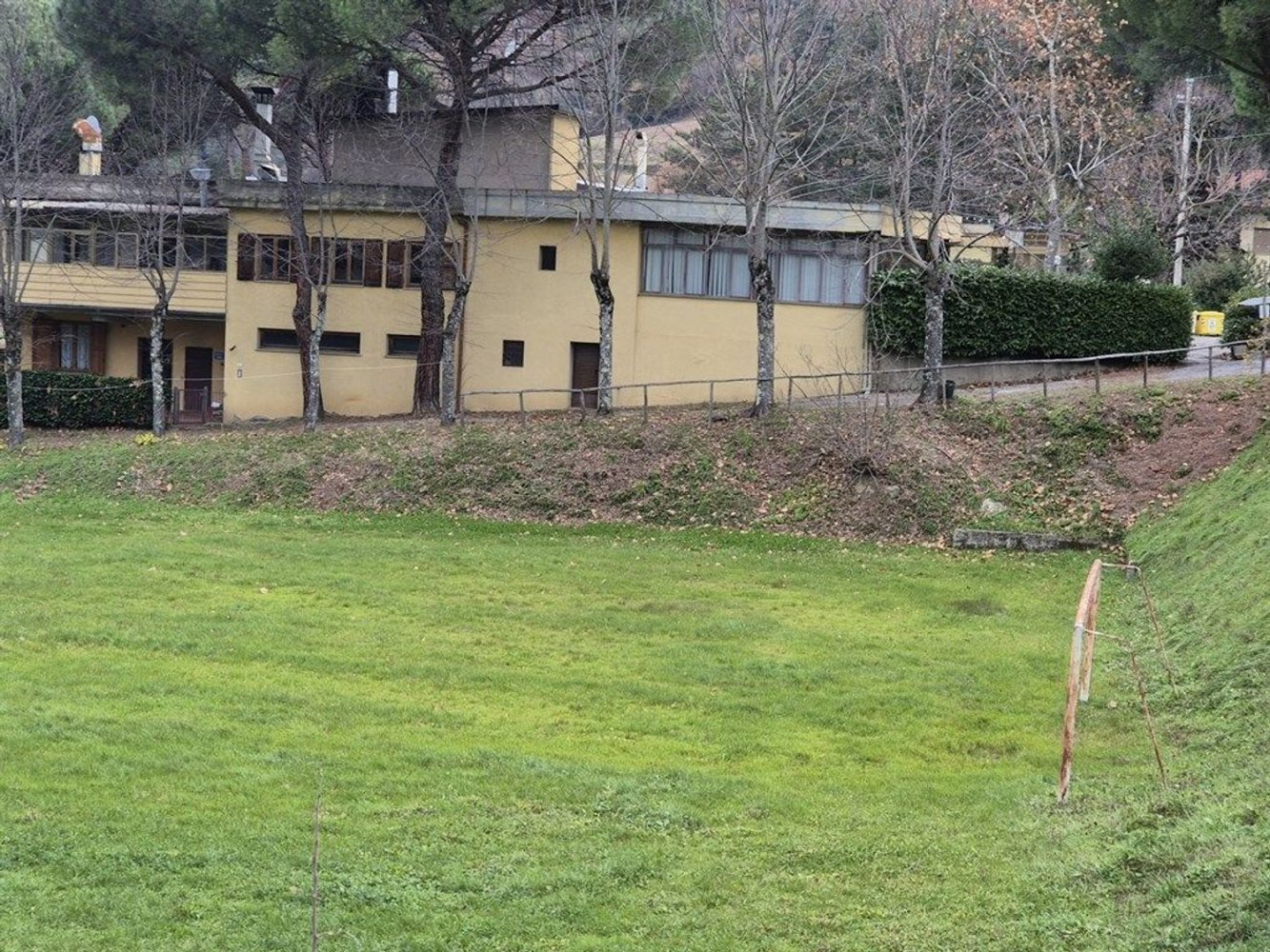 1978m² Commercial property in Rufina, Italy No. 298029