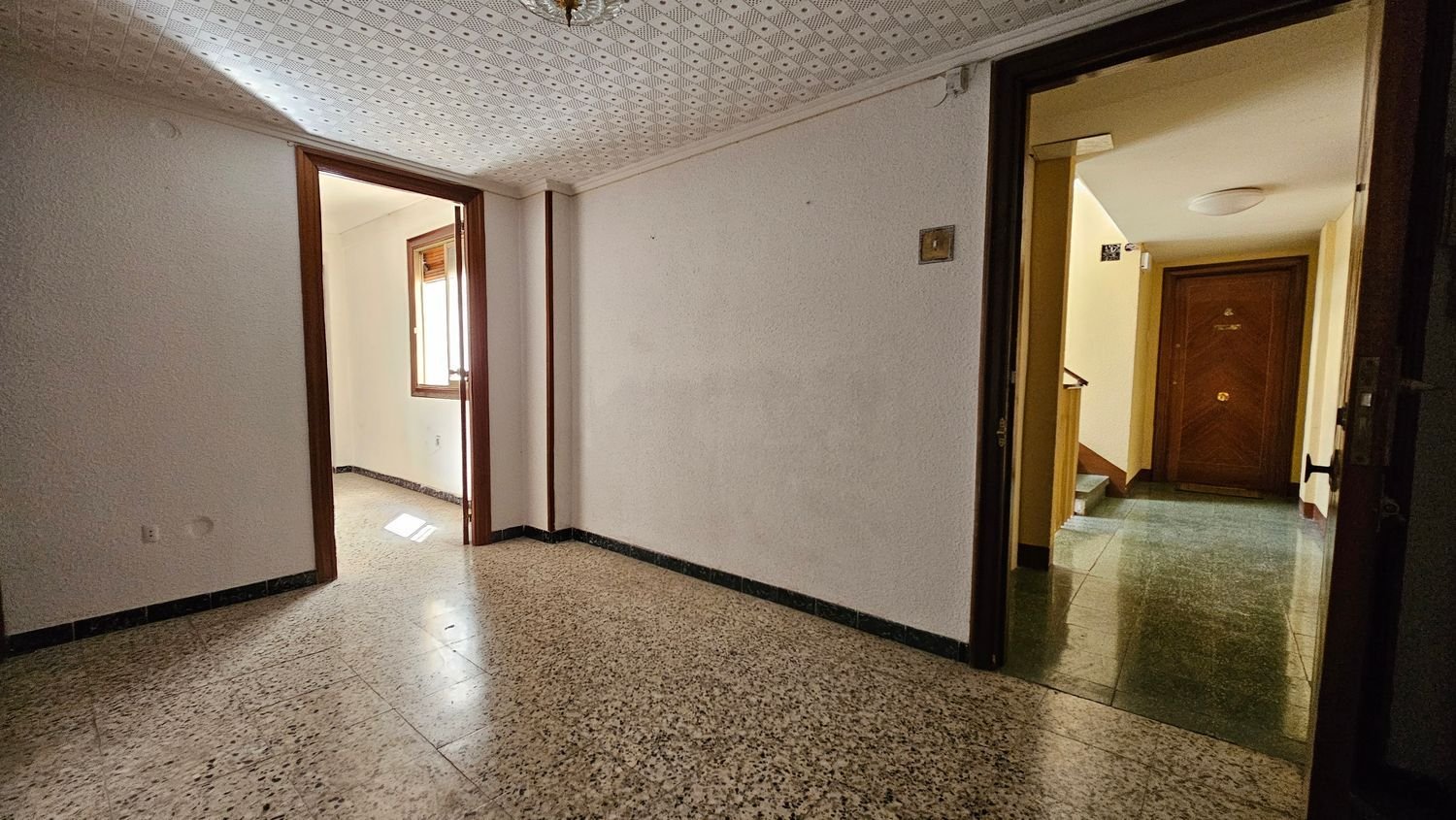 3 bedrooms Apartment in Zaragoza, Spain No. 159195