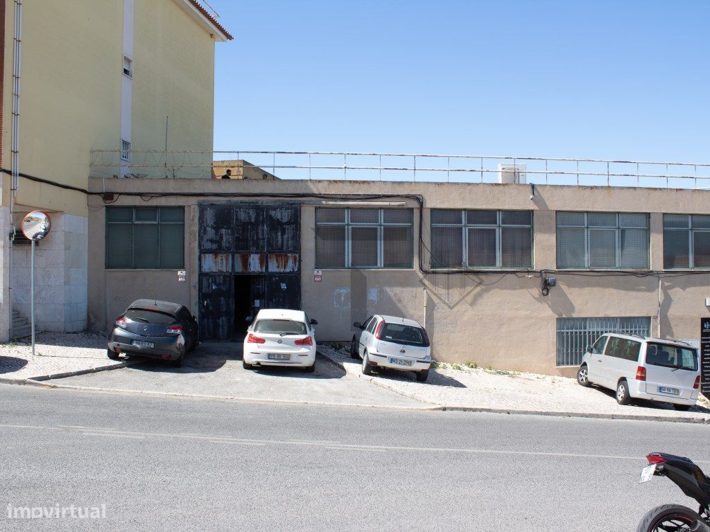 772m² Warehouse in Loures, Portugal No. 200733