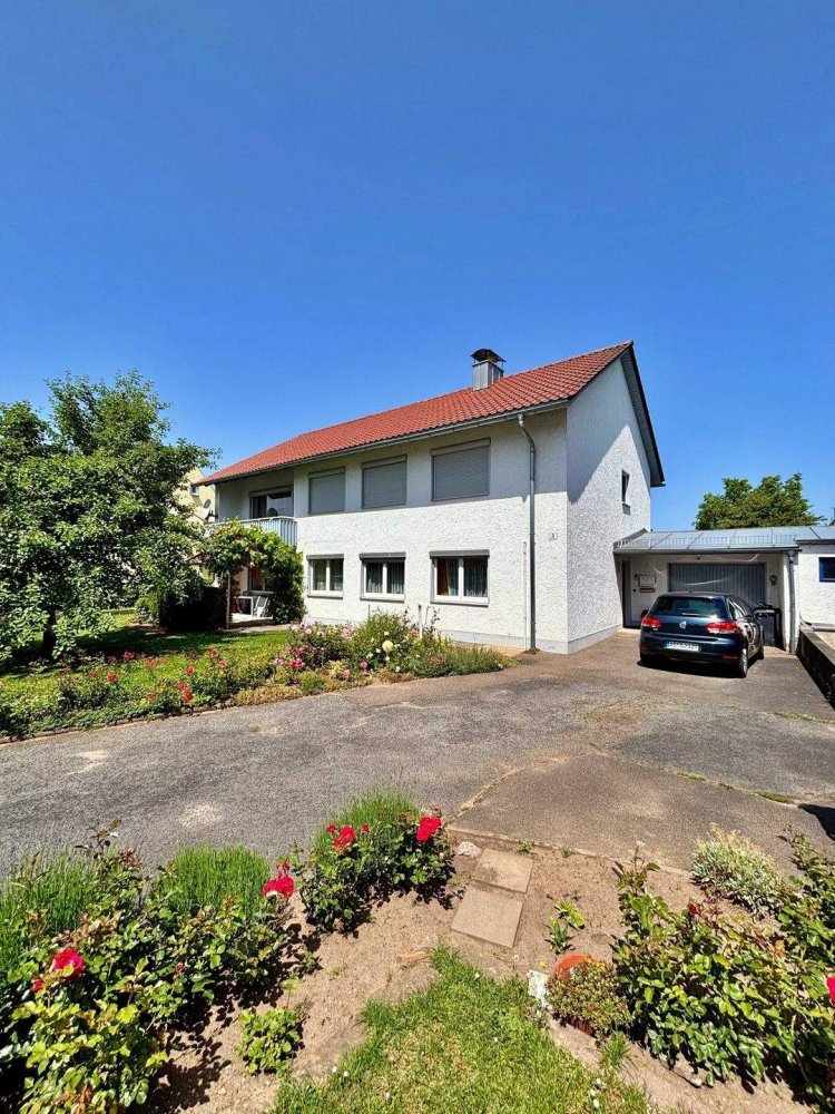 Таунхаус с 10 комнатами в Амберг, Германия № 226599