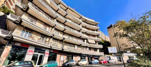 4 rooms Apartment in Naples, Italy No. 170081 2