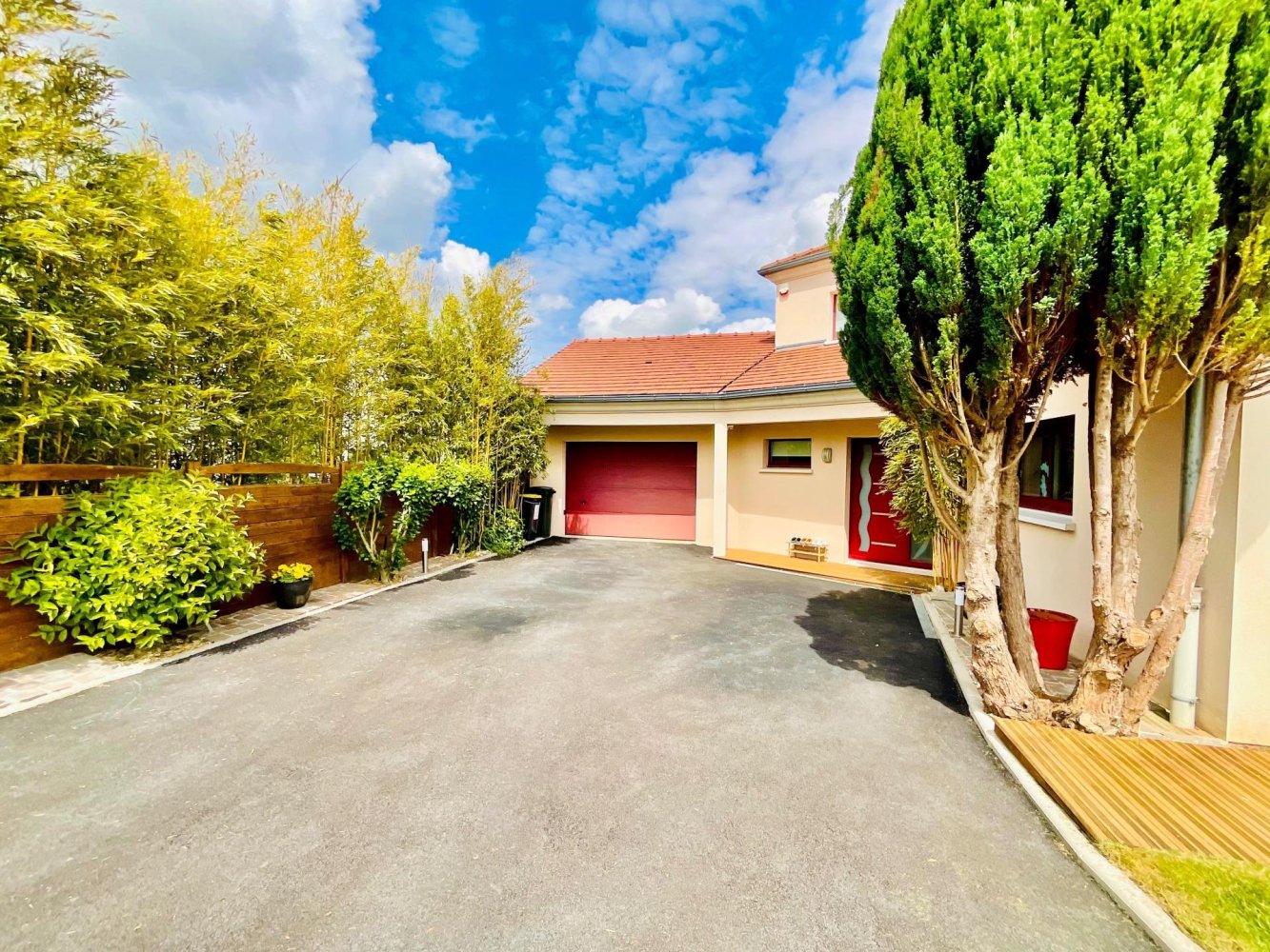 4 bedrooms House in Les Mesneux, France No. 276152