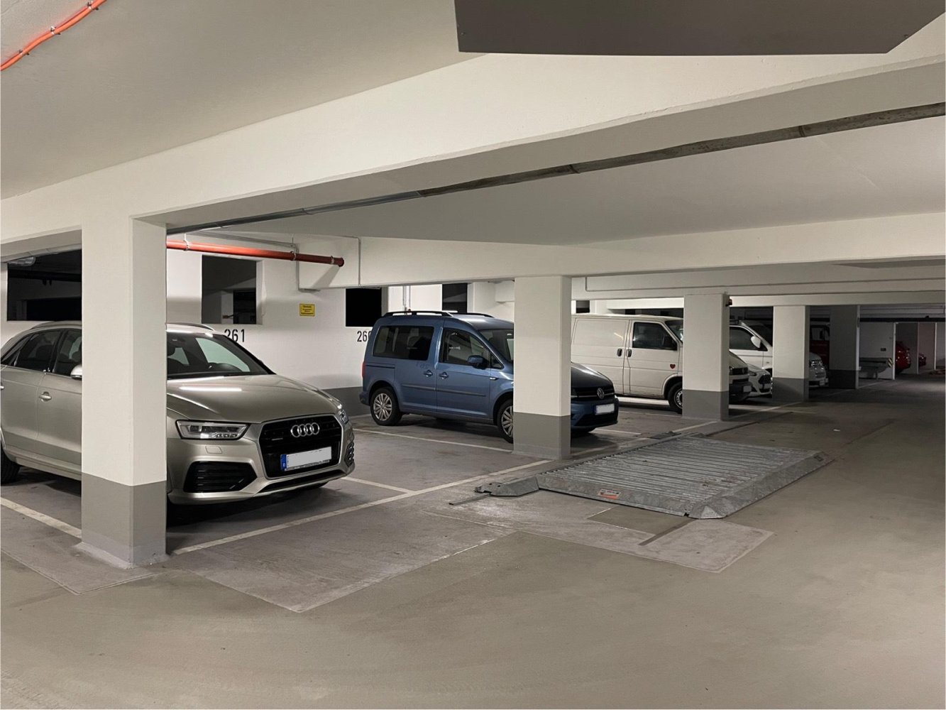  موقف سيارات في Altona, Germany رقم 340820