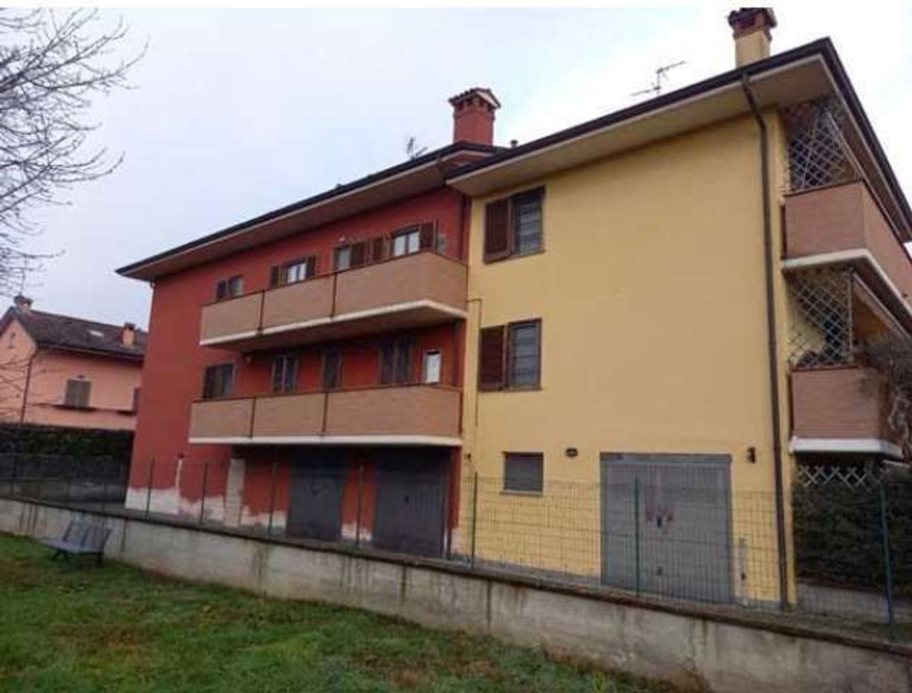 Apartamento de 5 habitaciónes en Landriano, Italy No. 306698