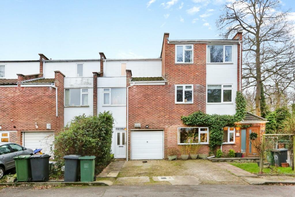 2 bedrooms House in London, United Kingdom No. 12422