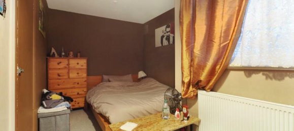 2 bedrooms House in London, United Kingdom No. 12422 7